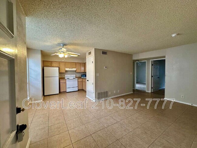 Foto del edificio - 10561 Starcrest Dr