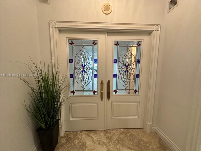 Foto del edificio - 6051 N Ocean Dr