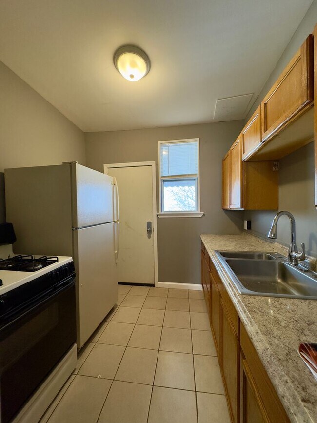 Foto del edificio - Charming 2 Bedroom/1 Bathroom in Morrell Park, Baltimore!
