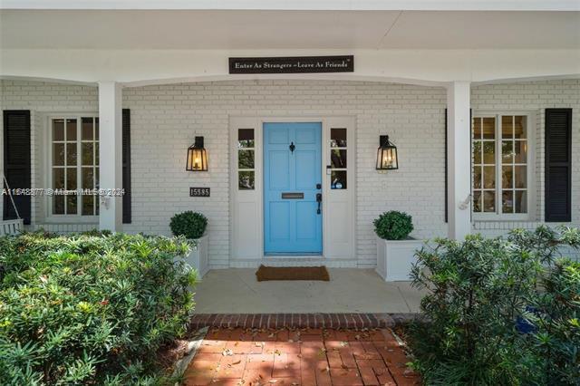 Foto del edificio - 15585 Old Cutler Rd