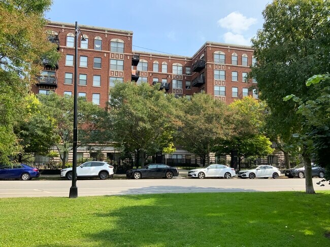 Building Photo - 4537 S Drexel Blvd