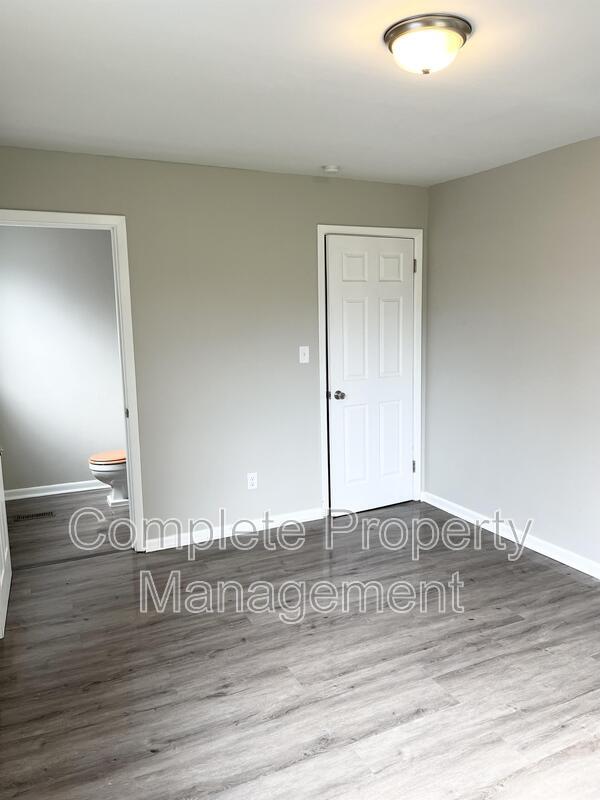 Building Photo - 1637 8th Avenue West
