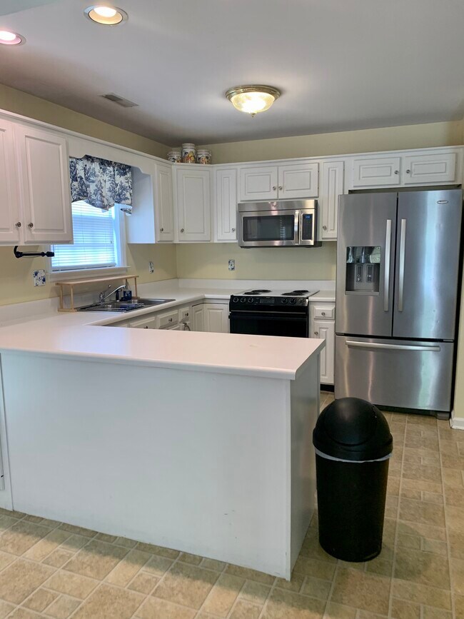 kitchen - 9608 Waycross Cir