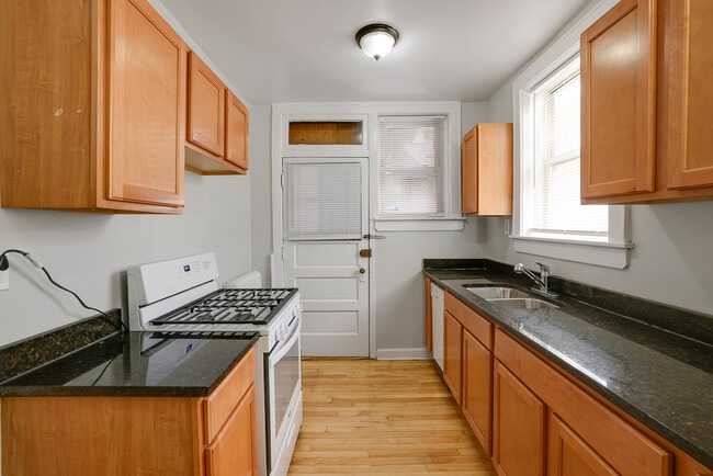 Building Photo - 4514 N Wolcott Ave