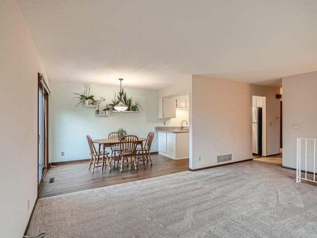 Building Photo - 10335 Balsam Ln