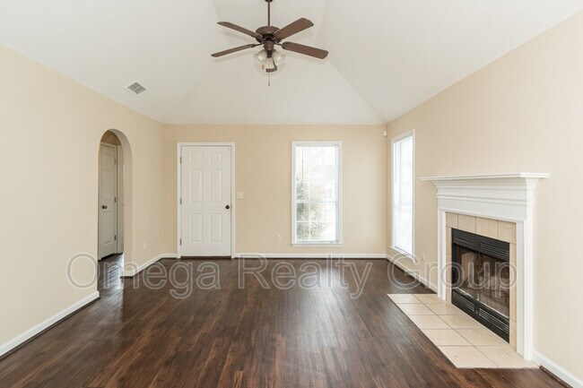 Foto del edificio - 145 Mayfair Ln