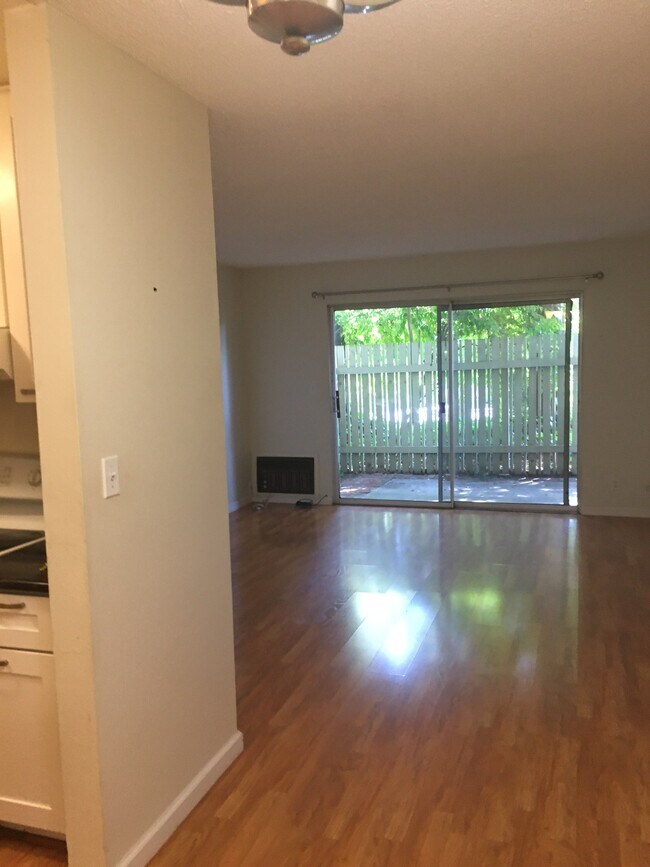 Foto del edificio - 1305 Boulevard Way