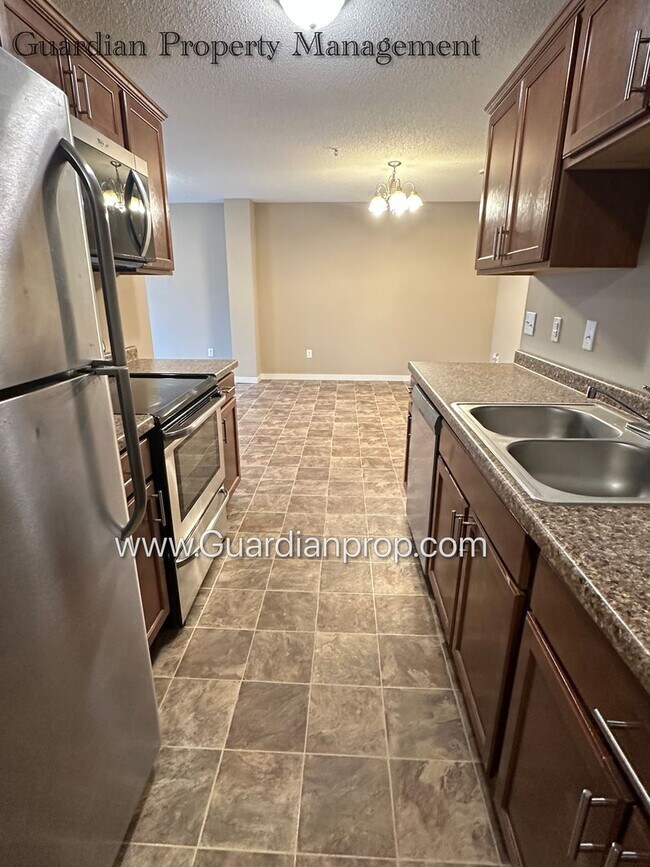 Foto del edificio - North Brooklyn Park Town Homes, Dedicated Office, 2 Car Garage, Washer/Dryer, Front Patio