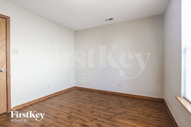 Building Photo - 301 Sunbeam Ln