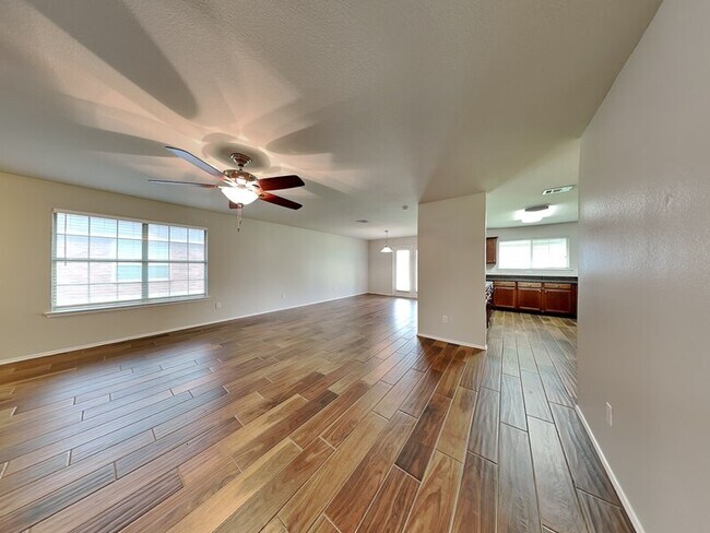 Foto del edificio - 219 Stable Dr