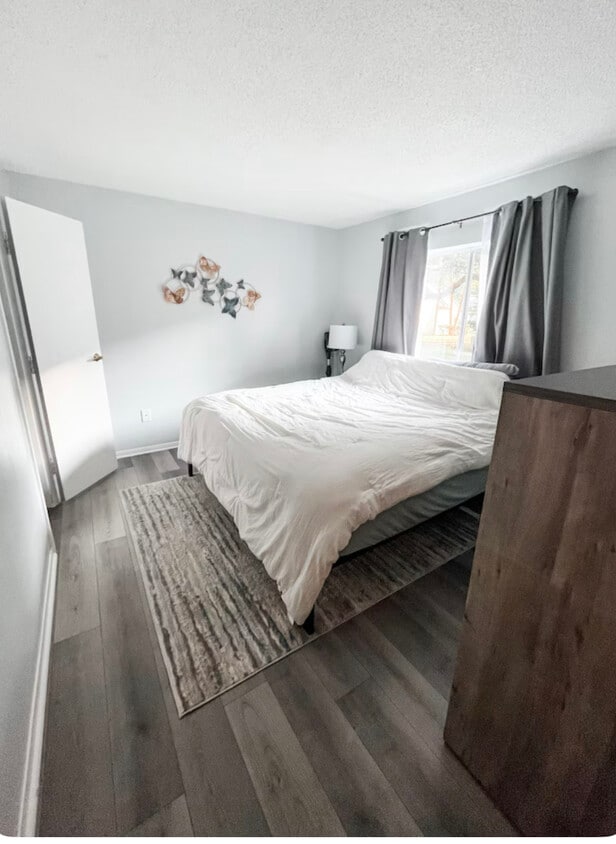 Foto principal - 4215 E Bay Dr