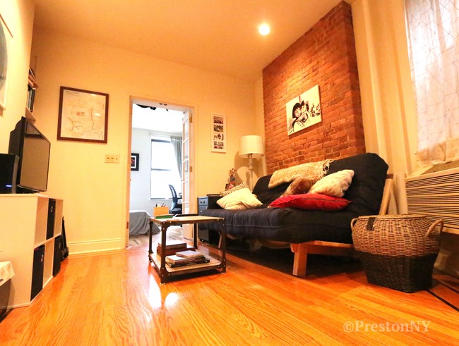 Foto del edificio - 322 E 34th St
