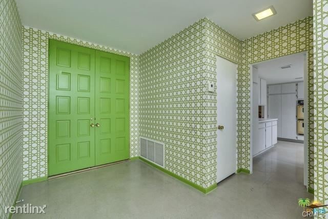 Building Photo - 2466 S Madrona Dr