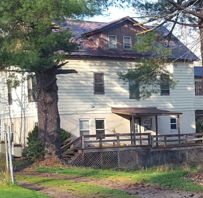 Building Photo - 1041 Spruce Ave NW