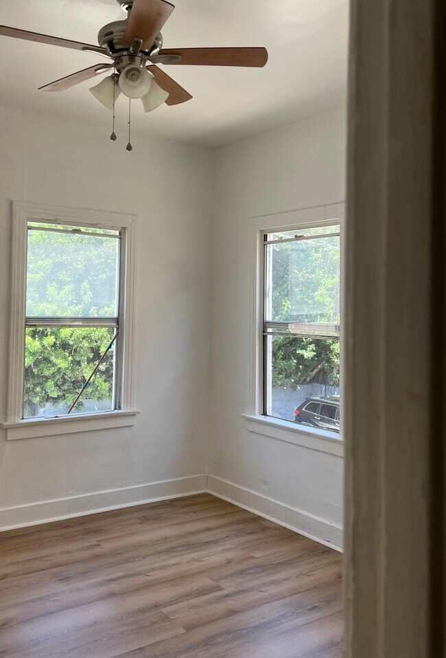 Foto del edificio - 3801 1/2 Montclair St
