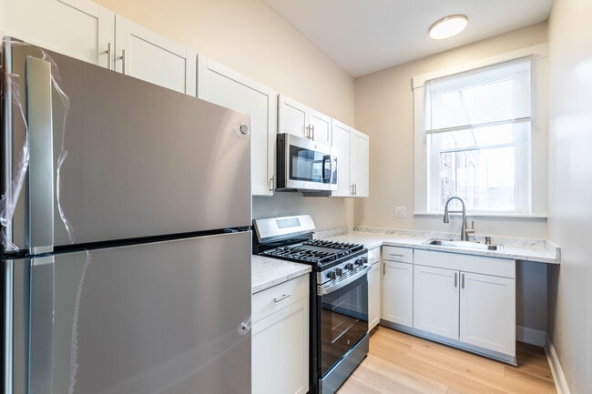 Kitchen - 2141 Freeman Ave