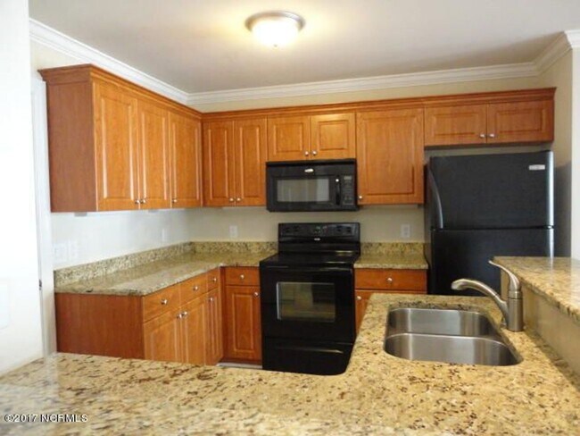 Building Photo - Three Bedroom Two Bath Home
