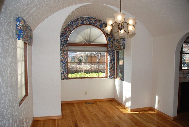 Foto del edificio - Newlands Manor 3 BR/2.5 Bath/2 Car Garage Custom Home