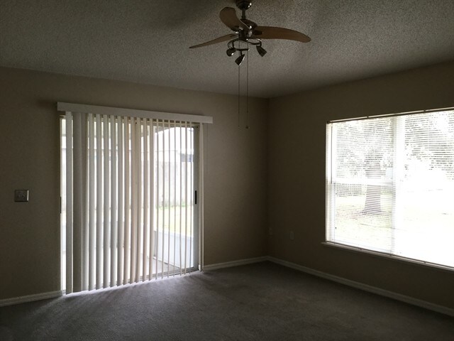 Foto del edificio - 2051 Corner Meadow Circle