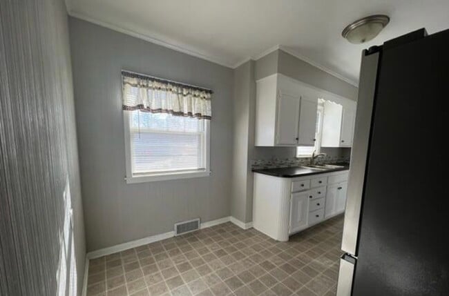 Building Photo - 1115 Berg Pl