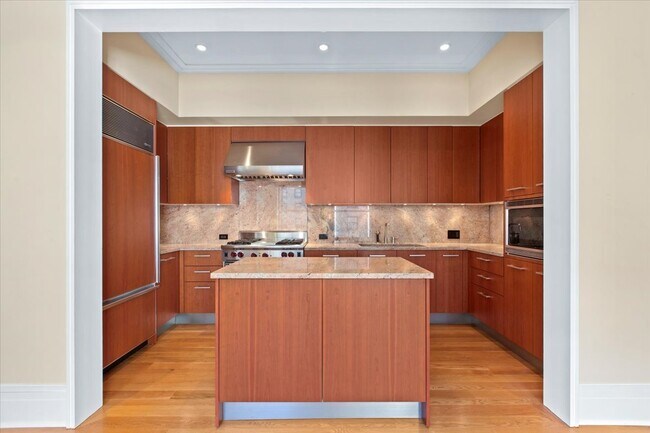 Foto del edificio - 159 E Walton Pl
