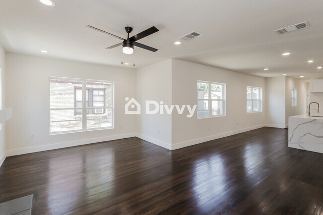 Building Photo - 1131 Brunner Ave