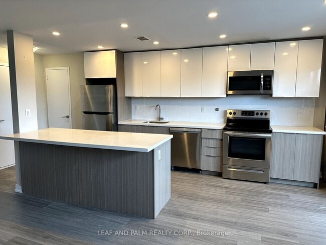 Building Photo - 9960 Bayview Av