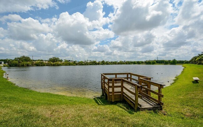 Foto del edificio - Lakeside Village Townhouse 2 Bedroom  2.5 Bath Available for Short-Term Rental