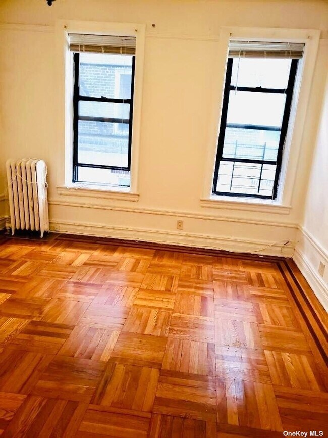 Foto del edificio - 160-10 Sanford Ave