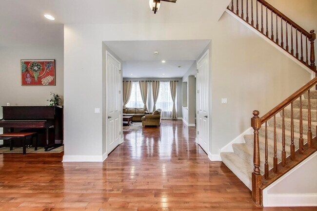 Building Photo - 613 Kinnear Cove