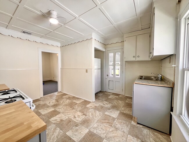 Building Photo - 47 Holbrook St