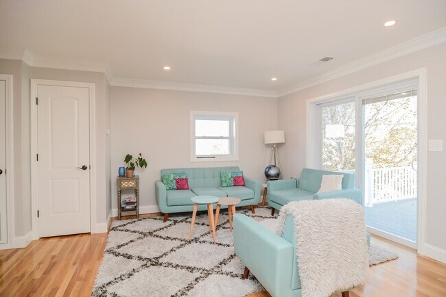 Foto del edificio - 56-58 Orvis Rd