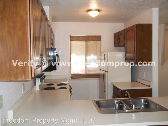 Building Photo - 255 Beacon Ct