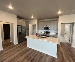 Building Photo - 2110 Setting Sun Dr