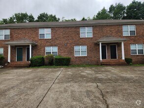 Building Photo - 104 Bob White Way