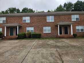Building Photo - 104 Bob White Way