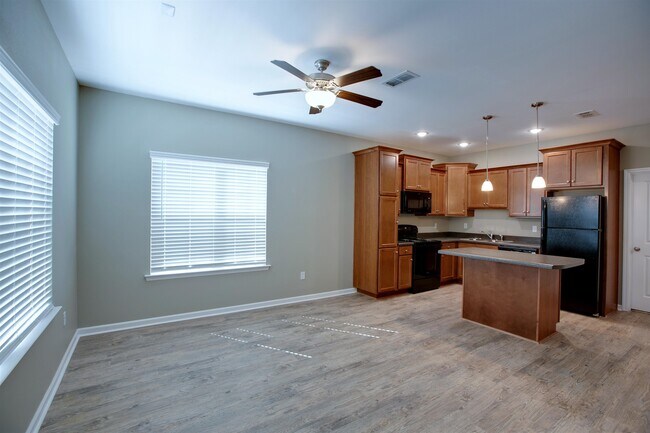 Building Photo - 2200 Cedarbrook Ct