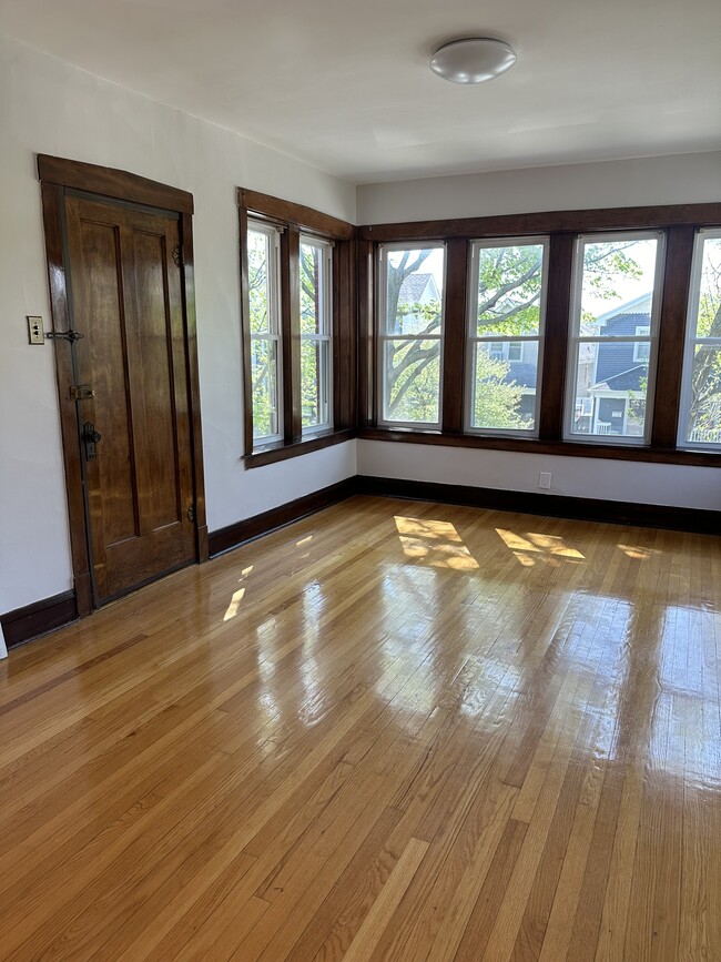 Building Photo - 4159 N Maplewood Ave
