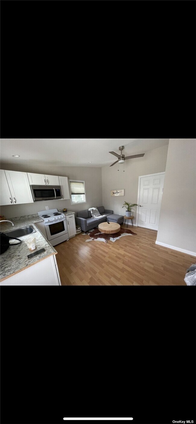 Foto del edificio - 8 Martha Ln