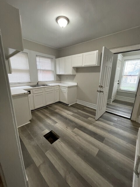 Building Photo - 606 Woodlawn Ave