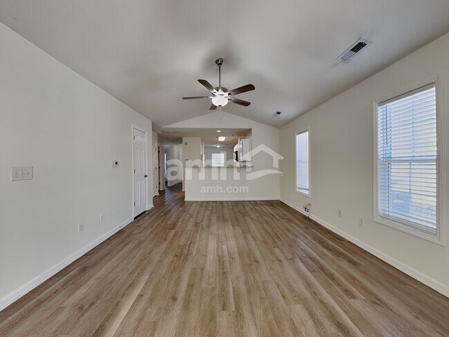 Foto del edificio - 105 Exeter Ct