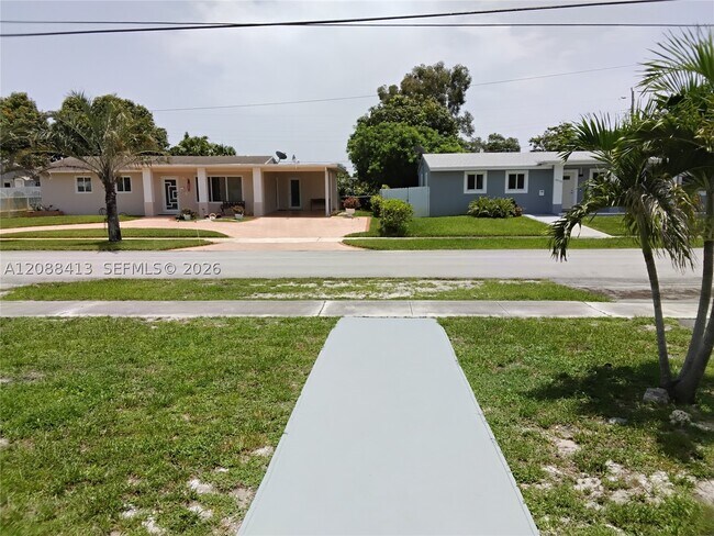 Foto del edificio - 4901 NW 177th St