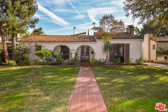 Building Photo - 2814 Fleur Dr