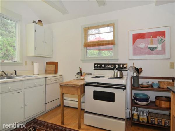 Building Photo - 70 Amancio St