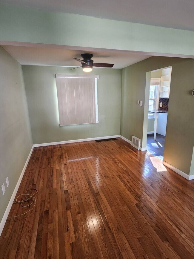 Foto del edificio - Charming 3-Bedroom Property in Prime Location