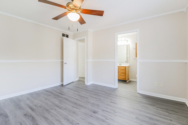Foto del edificio - 3201 Shallow Creek Cir