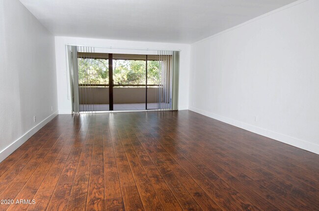 Foto del edificio - 7625 E Camelback Rd
