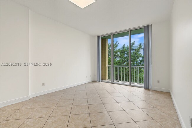 Building Photo - 1350 NW 8th Ct