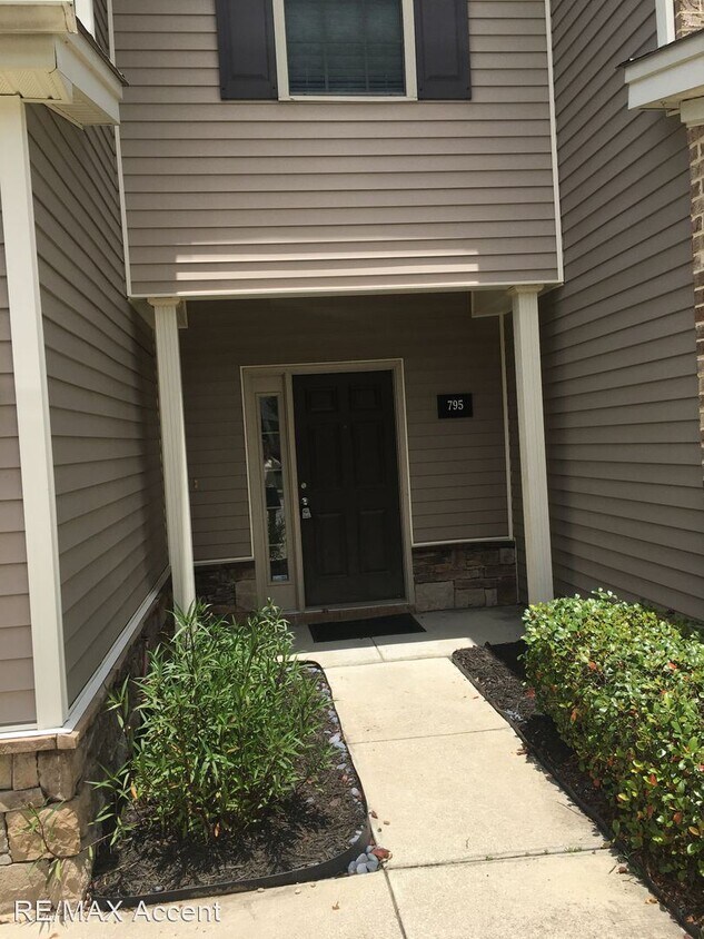 Foto principal - 3 br, 2.5 bath House - 795 Canyon Oak Lp