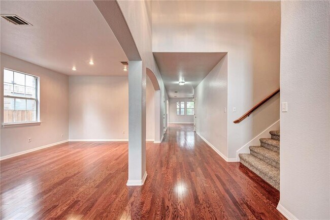 Foto del edificio - 604 Spanish Oak Terrace